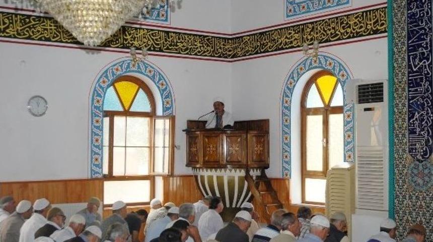 Mudanya&rsquo;da Ramazan Ayının İlk Cumasında Camiler Doldu Taştı