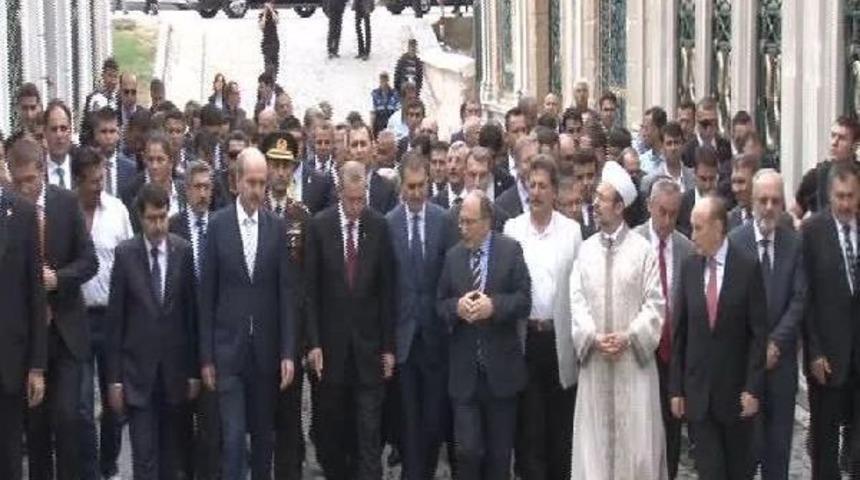 Cumhurbaşkanı Erdoğan Sultan Reşat T&uuml;rbesini Ziyaret Etti
