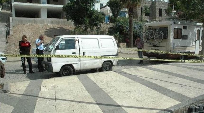 Minib&uuml;s&uuml;n İ&ccedil;erisinde &Ouml;l&uuml; Bulundu