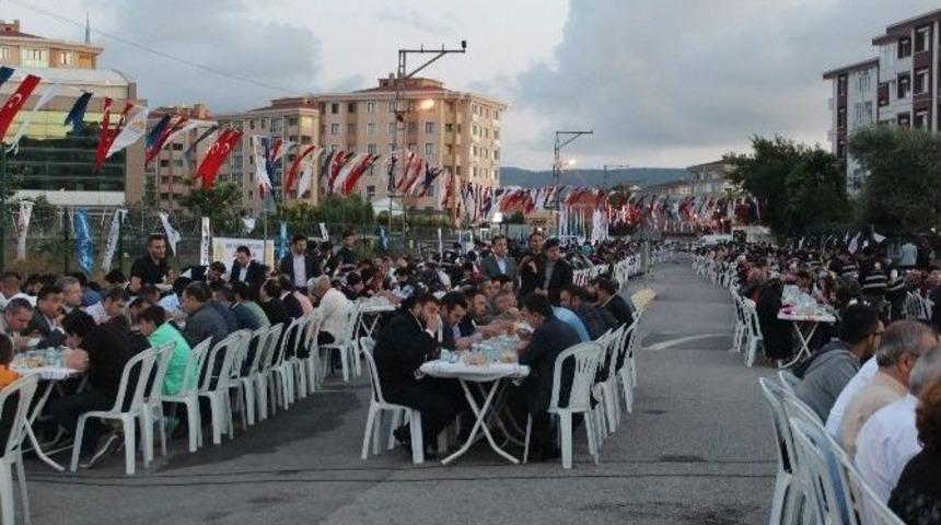 Sultanbeyli&rsquo;de 2 Bin Metrelik Dev İftar Sofrası