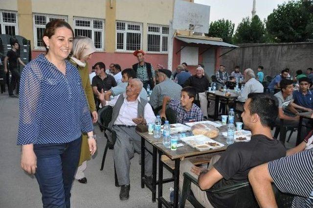 Çadırda İftarlarını Açtılar