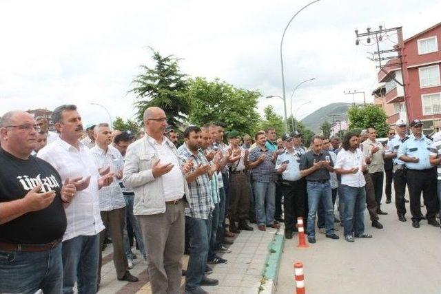 Polis Cenazesi Yürekleri Burktu