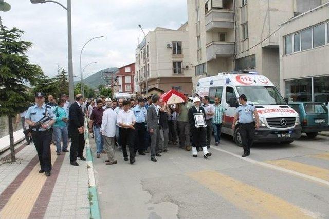 Polis Cenazesi Yürekleri Burktu