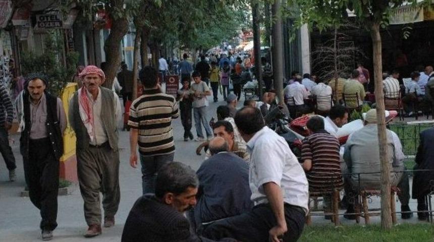 Vatandaşlar Serin Alanları Mesken Tuttu