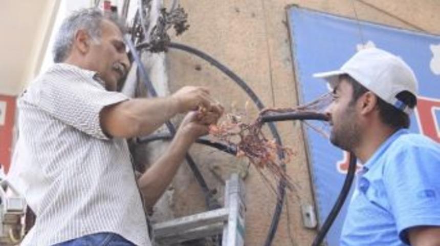 Hakkari&rsquo;deki Kablo Hırsızlığının &Ouml;n&uuml;ne Ge&ccedil;ilemiyor