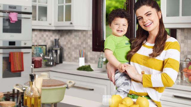 Pelin Karahan ilk kez bebeğiyle objektif karşısına geçti 