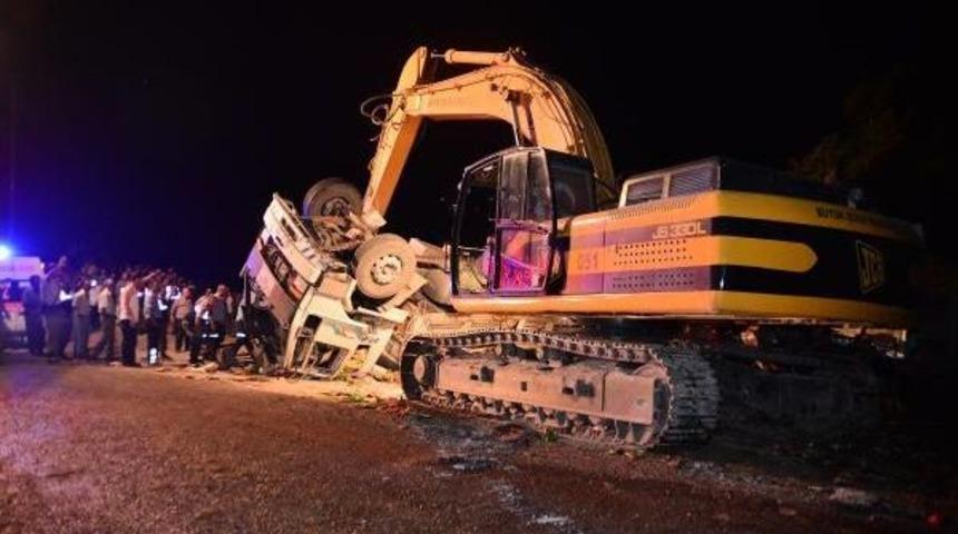 3 Kişinin &Ouml;ld&uuml;ğ&uuml; Kazada Şof&ouml;rlere 15'er Yıl Hapis Istemi