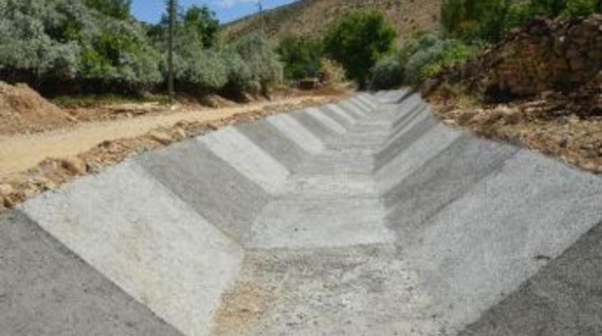 Yellice&rsquo;de Sel Baskınına Karşı Kanal Yapılıyor