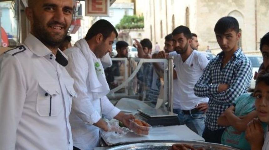 &Ccedil;iğk&ouml;fte Ve Tatlı Tezgahlardaki Yerini Aldı