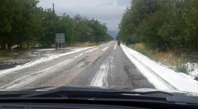 Korkuteli de Dolu Tarım Alanlarını Vurdu 1