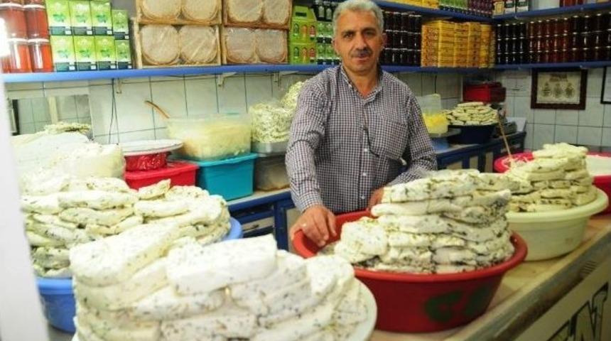 Van&rsquo;da Otlu Peynirin Fiyatı El Yakıyor
