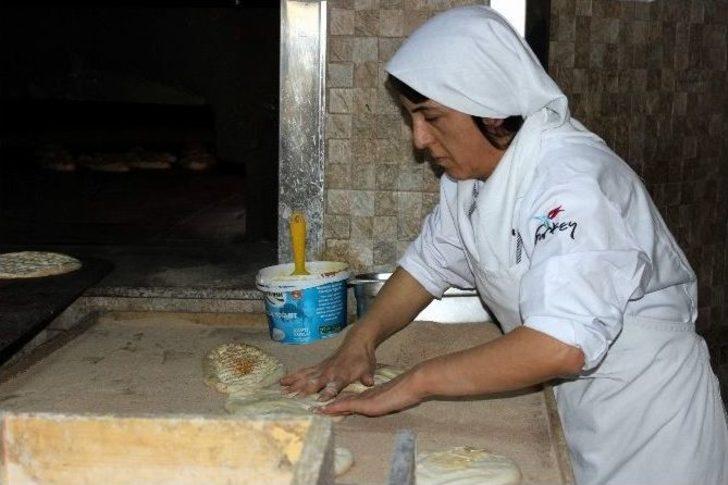 (özel Haber) Elinin Hamuru İle Erkeklere Taş Çıkartıyor G1