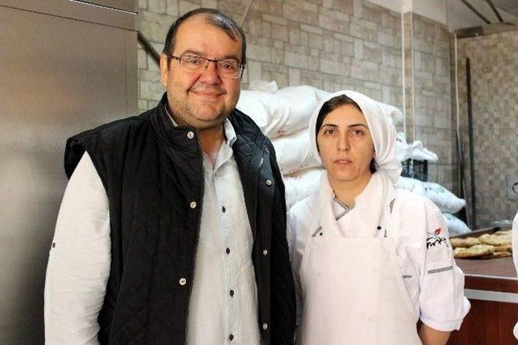 (özel Haber) Elinin Hamuru İle Erkeklere Taş Çıkartıyor G4