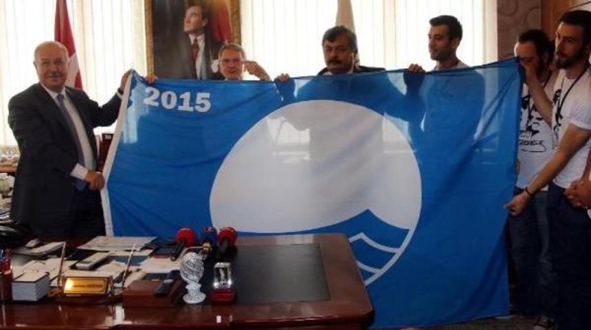 Kapuz Plajı'na Mavi Bayrak Verildi