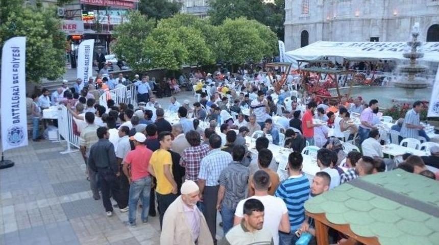 Battalgazi Belediyesi İftar &Ccedil;adırı Yoğun İlgi G&ouml;r&uuml;yor