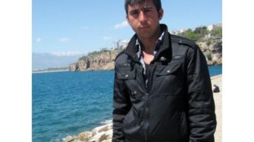 &Uuml;zerine Yıldırım D&uuml;şen &Uuml;niversite &Ouml;ğrencisi &Ouml;ld&uuml;