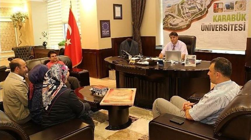 Ortaokul &Ouml;ğrencisinden Rekt&ouml;r Polat&rsquo;a Anlamlı Hediye