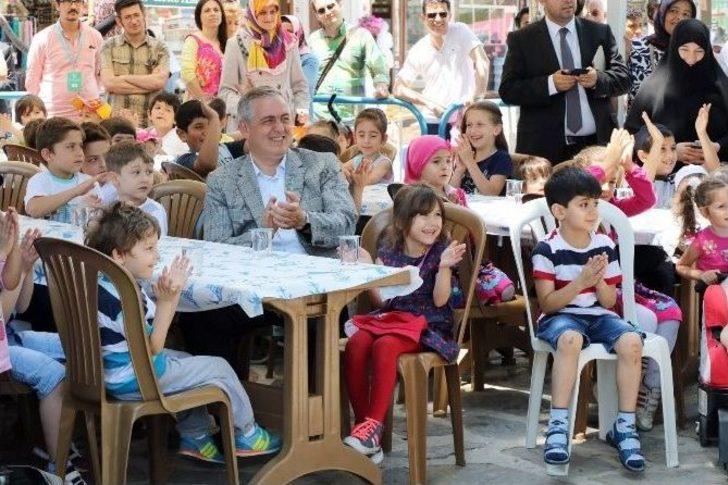 Minik Yürekler Müslümanlar İçin Gökyüzüne Balon Uçurdu G3