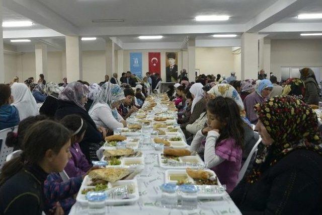 Bereketin Paylaşıldığı İlk Adres Gündüzler Mahallesi Oldu