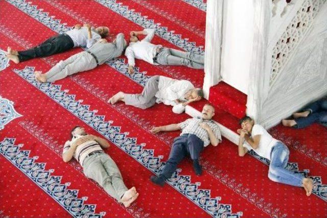 Camilerde &Ouml;nce Namaz Sonra Uyku 1