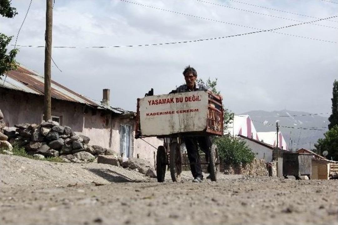 Eşi Terk Edince 10 Aylık Bebeğinin Hem Annesi Hem Babası Oldu