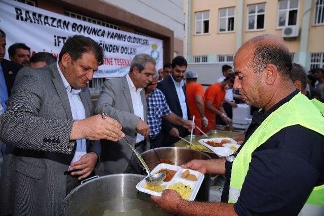 Başkan Demirkol, Suriyelilerle İftar Yaptı 1