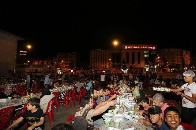 Başkan Demirkol, Suriyelilerle İftar Yaptı 2