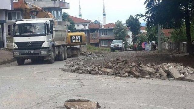 Yeni Mahalleye Sıcak Asfalt