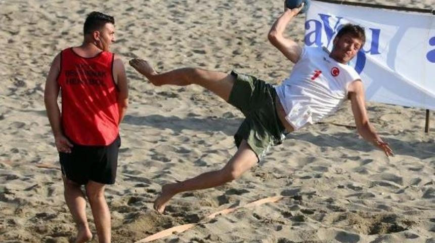 Uluslararası Plaj Hentbolu Turnuvası Devam Ediyor