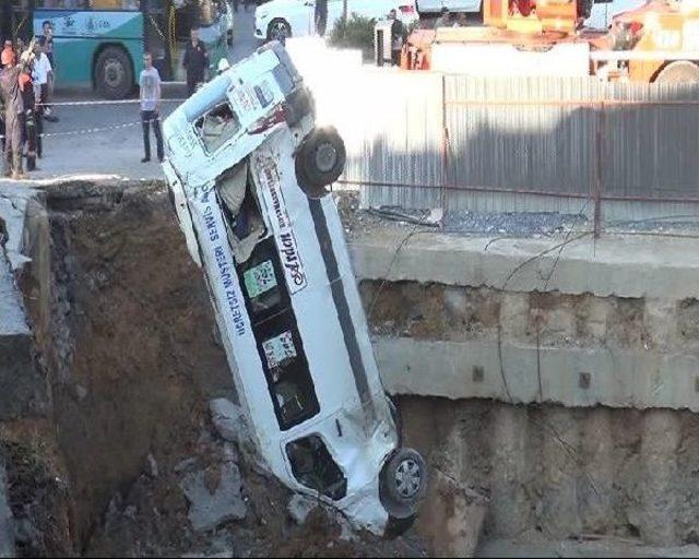 Üsküdar'da Alışveriş Merkezi Inşaatında Göçük