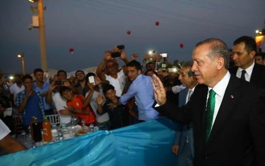 Cumhurbaşkanı Erdoğan, M&uuml;ltecilerle İftar Yaptı: