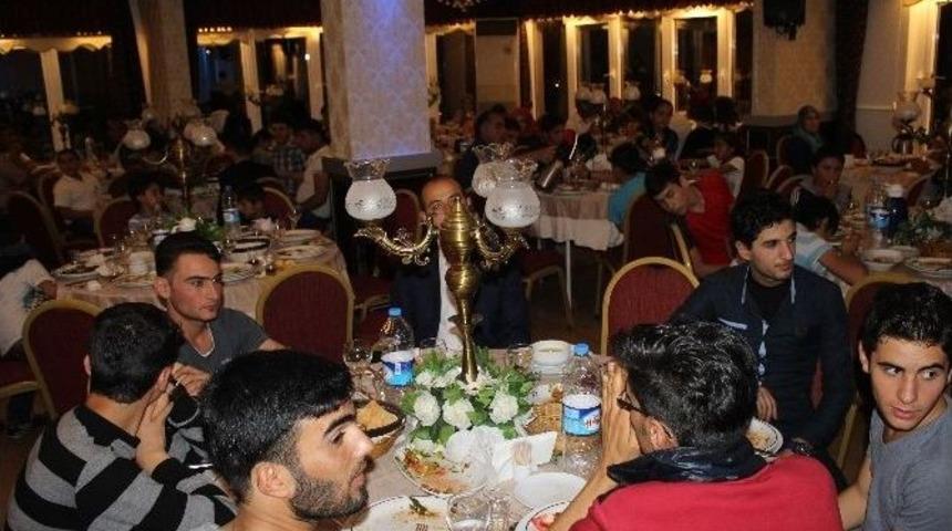 Kayseri &Uuml;lk&uuml; Ocaklarından Doğu T&uuml;rkistanlılar Ve T&uuml;rkmen Ailelere İftar