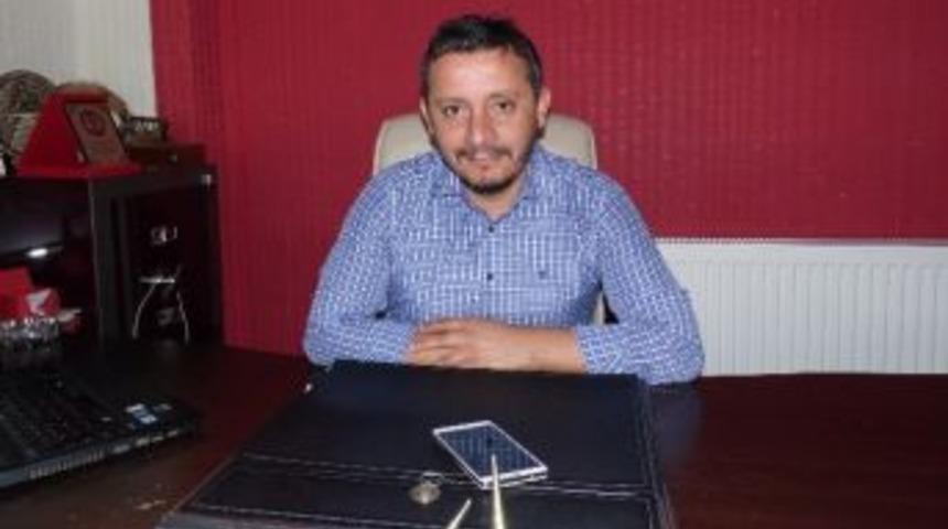 İş Adamı Adnan Akcan Babalar G&uuml;n&uuml;n&uuml; Kutladı