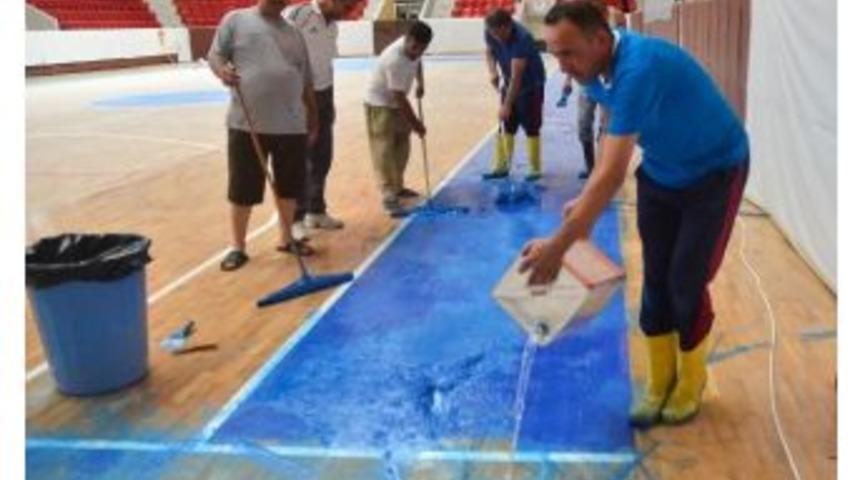 Menderes Spor Salonu Bakıma Alındı