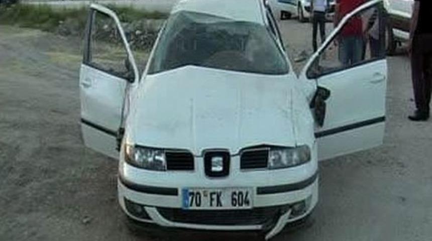 K&ouml;peğe &Ccedil;arpan Otomobil Takla Attı: 5 Yaralı