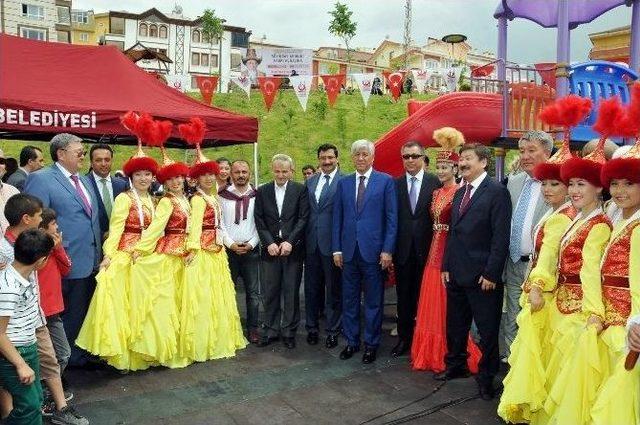 Kazak Şairin İsmini Taşıyan Park Hizmete Açıldı