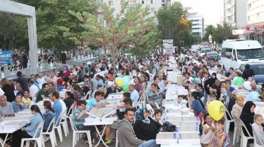 Gebze&rsquo;de İki Mahalle Bir Sofrada Buluştu