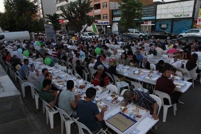 Gebze’de İki Mahalle Bir Sofrada Buluştu