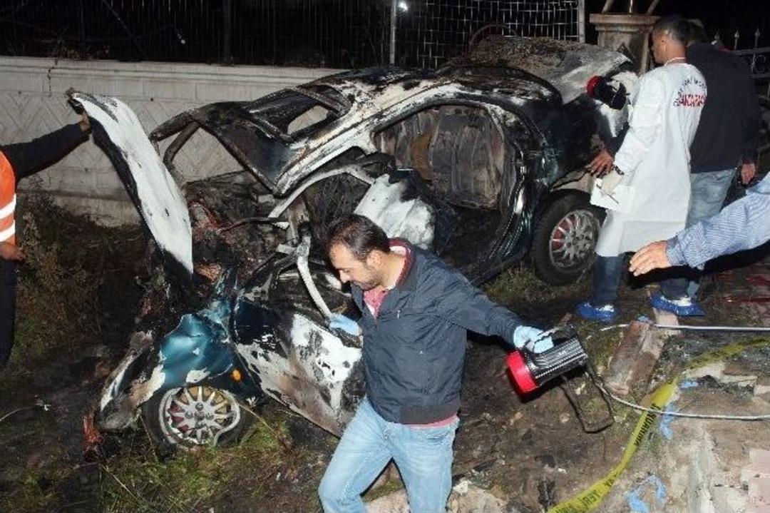 Duvara &Ccedil;arparak Yanan Otomobilde Can Verdi