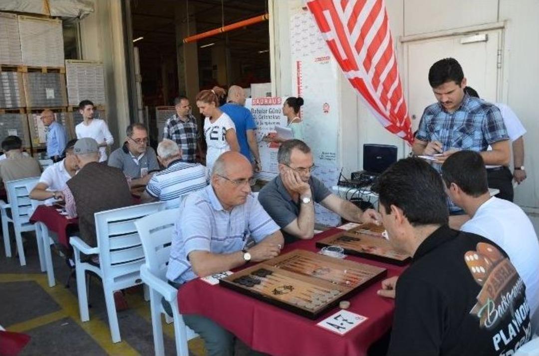 Babalar Tavla Turnuvasında Kıyasıya Yarıştı