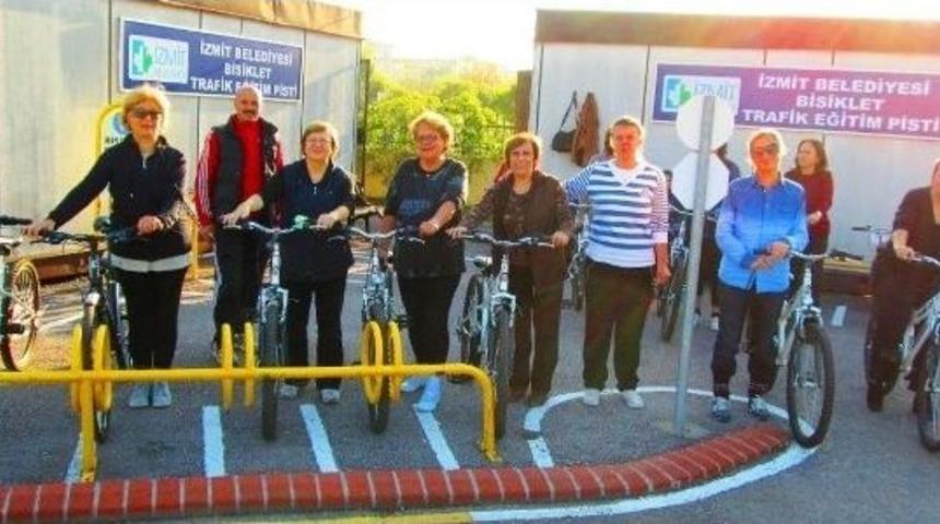 İzmit Belediyesi&rsquo;nden &Ouml;ğretmenlere Bisiklet Eğitimi