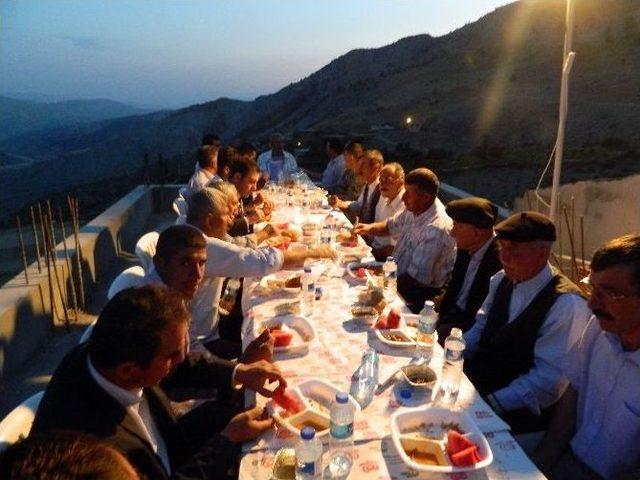 Devletin Temsilcileri Afetzedelerle İftarda Buluştu 1