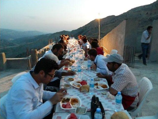 Devletin Temsilcileri Afetzedelerle İftarda Buluştu 2