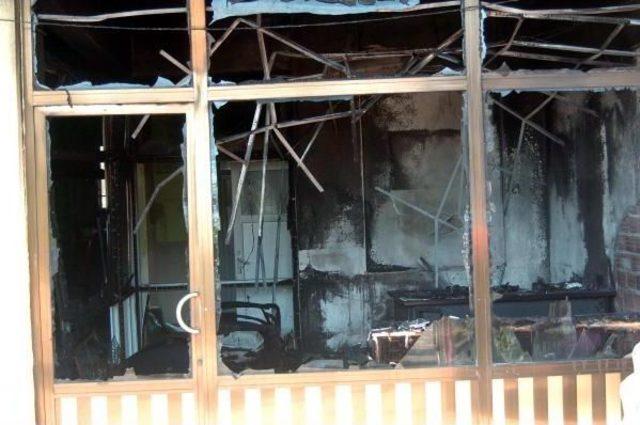 Trakt&ouml;r Bayisinde Korkutan Yangın 1