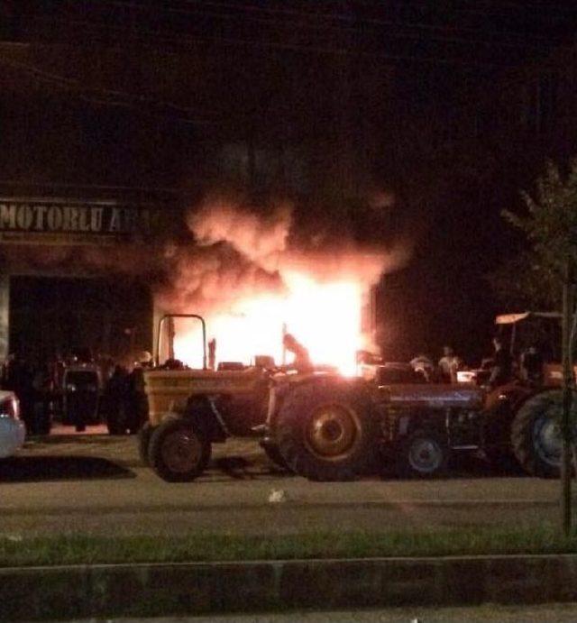 Traktör Bayisinde Korkutan Yangın
