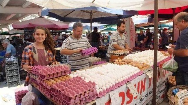 Burhaniye’de Yazlıkçılar Pazarlara Hareket Getirdi