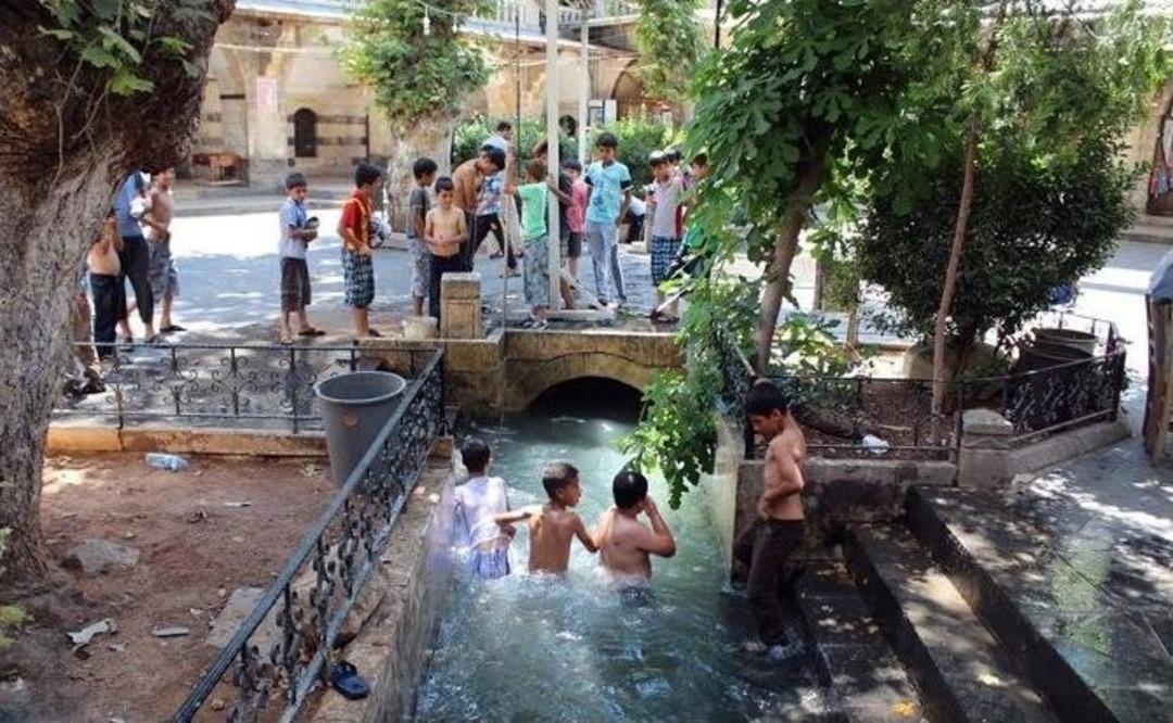 Tarihi Handa &Ccedil;ocukların Y&uuml;zme Keyfi