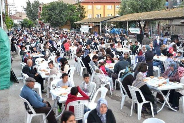 Ramazan Sofraları Han Ve Mahmudiye’de Kuruldu