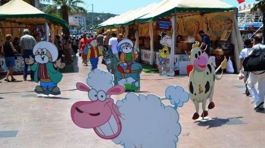 Ayvalık&rsquo;ta "memleketten Geldik" &Uuml;r&uuml;nlerine İlgi Yoğun Oldu