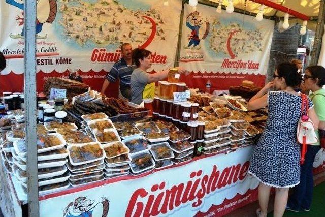 Ayvalık’ta "memleketten Geldik" Ürünlerine İlgi Yoğun Oldu 1